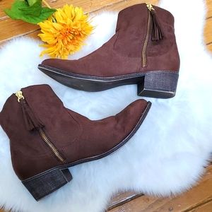 Diba Size Brown Faux Suede Tassel Zipper Western Ankle Boots Size 9.